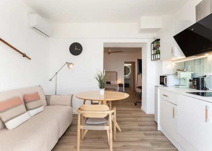 Excepcional Apartamento Amanecer Al Borde De Playa Y Mar, En Chalet Roquetes