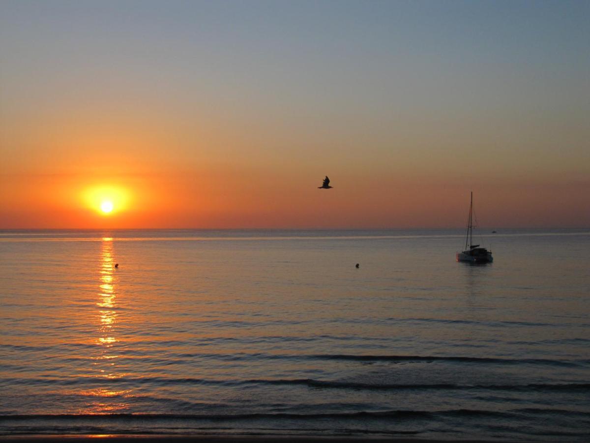 Apartament Excepcional Amanecer Al Borde De Playa Y Mar, En Roquetes