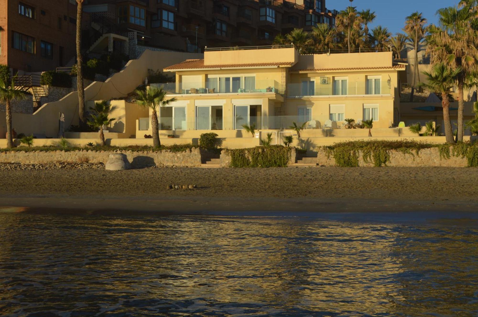 Apartament Excepcional Amanecer Al Borde De Playa Y Mar, En Roquetes