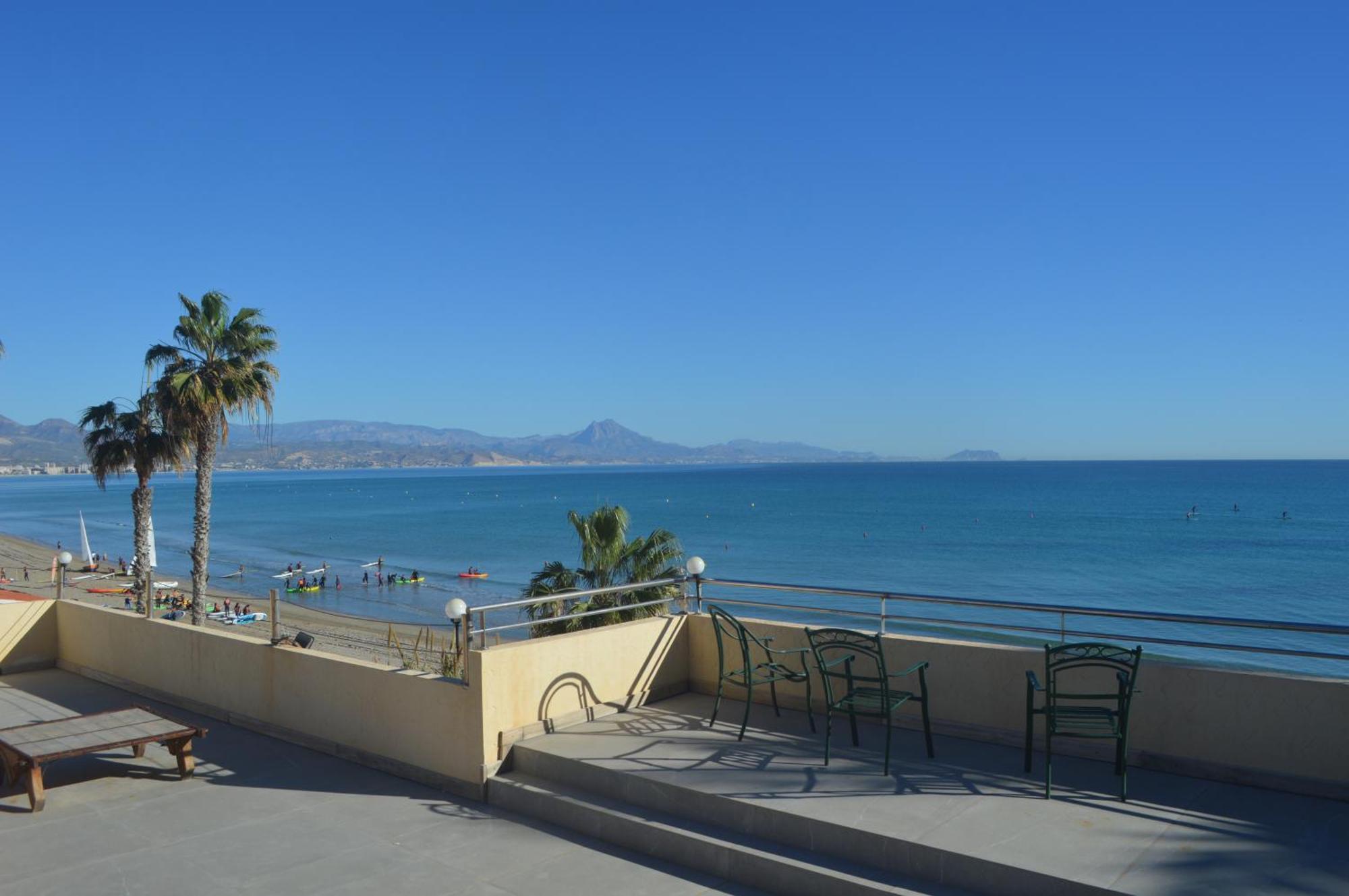 Excepcional Amanecer Al Borde De Playa Y Mar, En Roquetes Apartment *